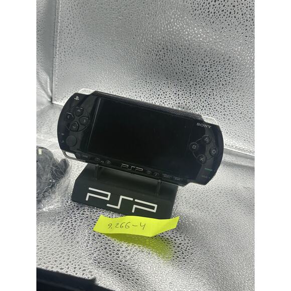 psp 1000 w/accessories & new battery - Picture 9 of 9